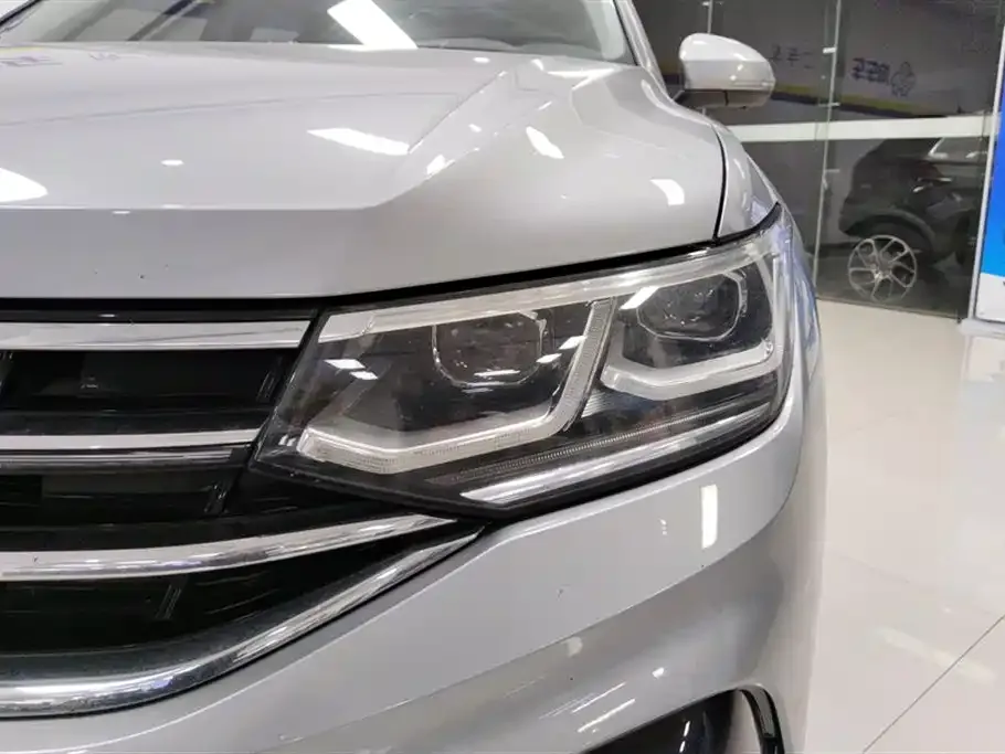Volkswagen Tiguan L — фото 4