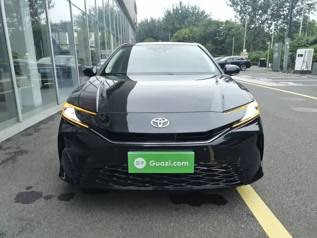 Toyota Camry — фото 10