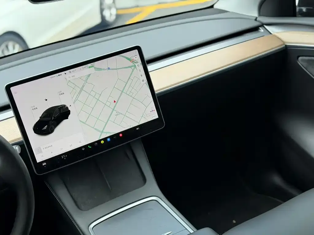 Tesla Model Y — фото 2