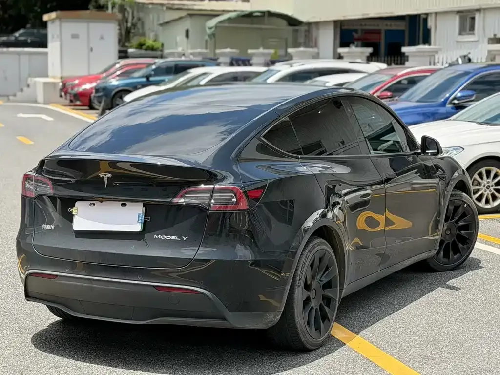 Tesla Model Y — фото 4
