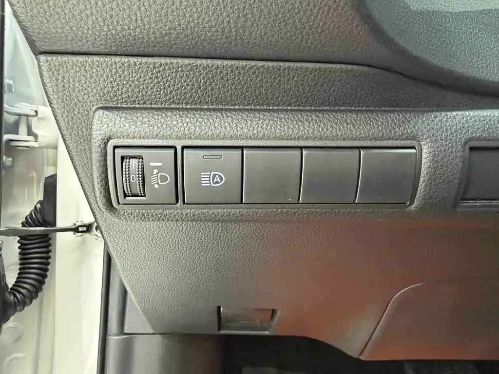 Toyota Corolla — фото 10