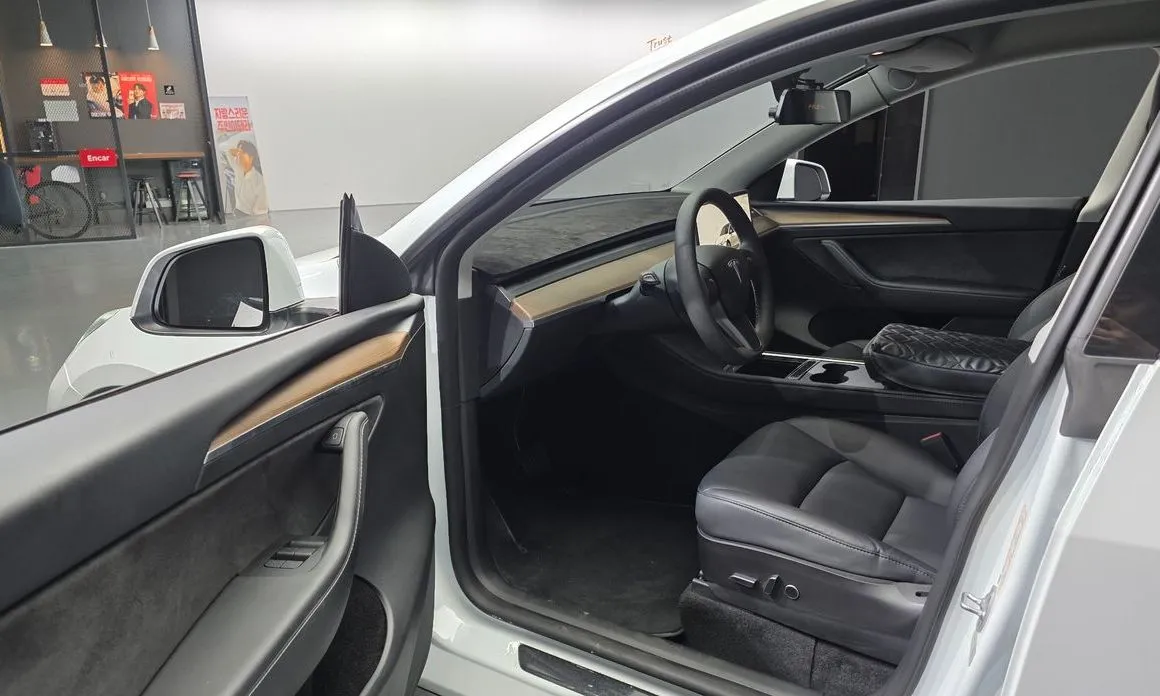 Tesla Model Y — фото 10