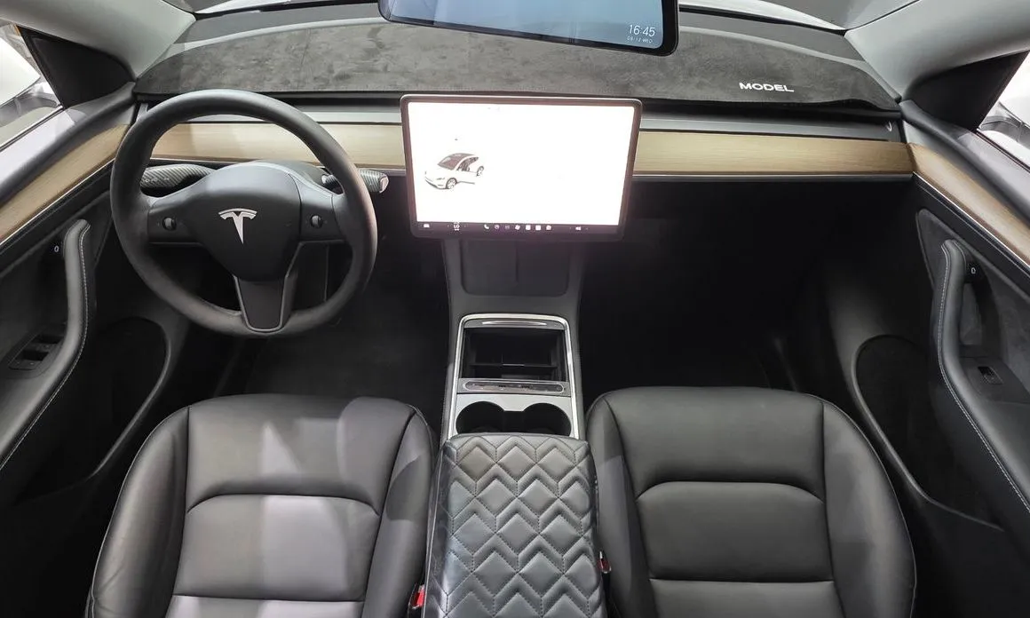 Tesla Model Y — фото 9