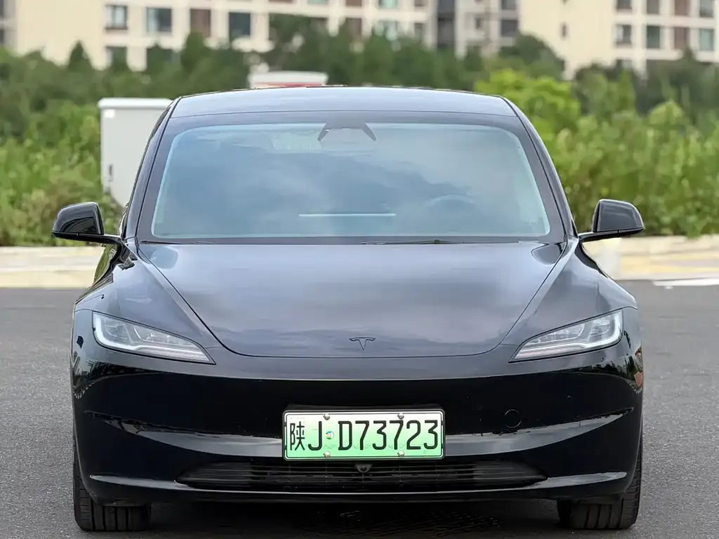 Tesla Model 3 — фото 3