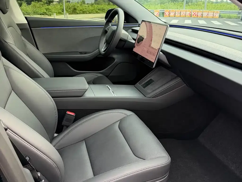 Tesla Model 3 — фото 7