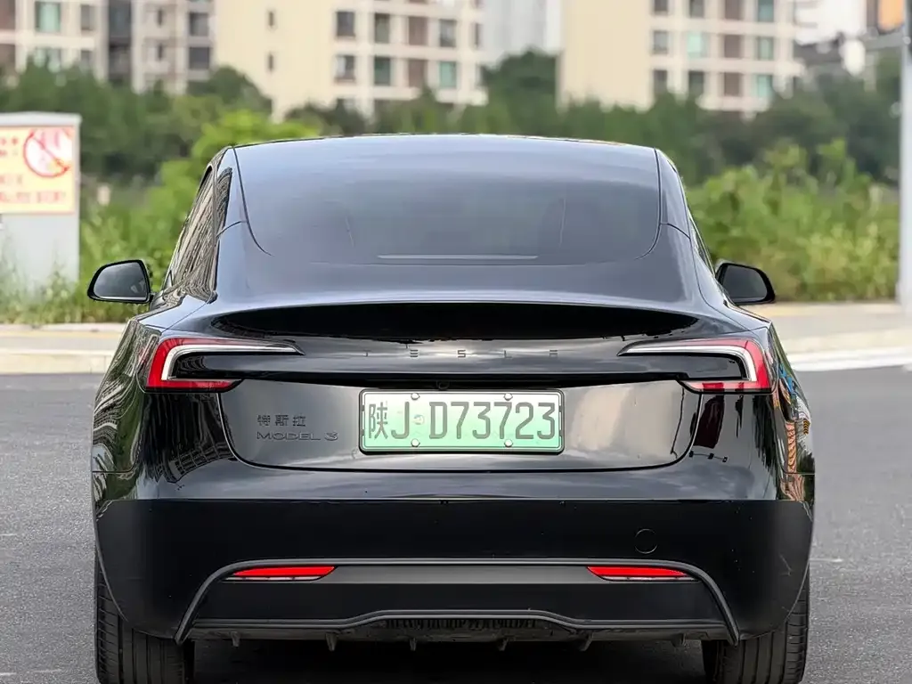 Tesla Model 3 — фото 9