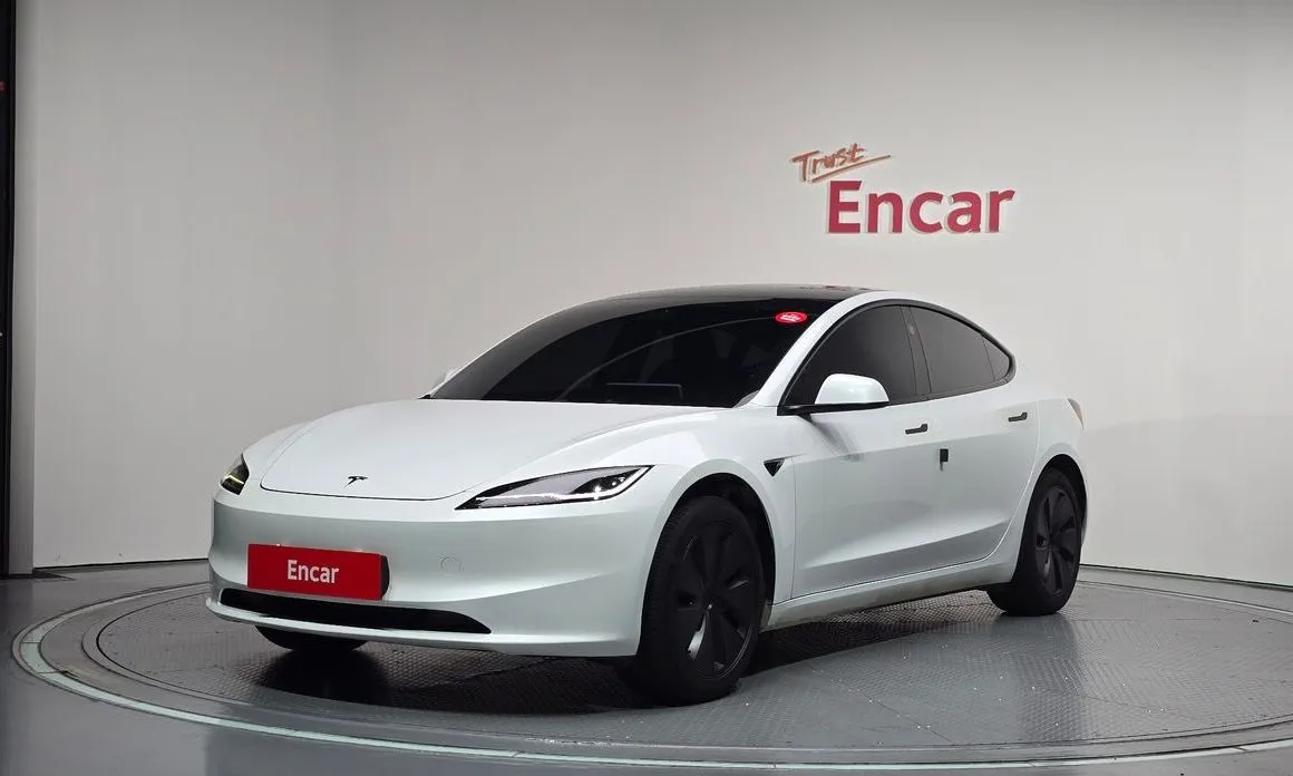 Tesla Model 3 — фото 1