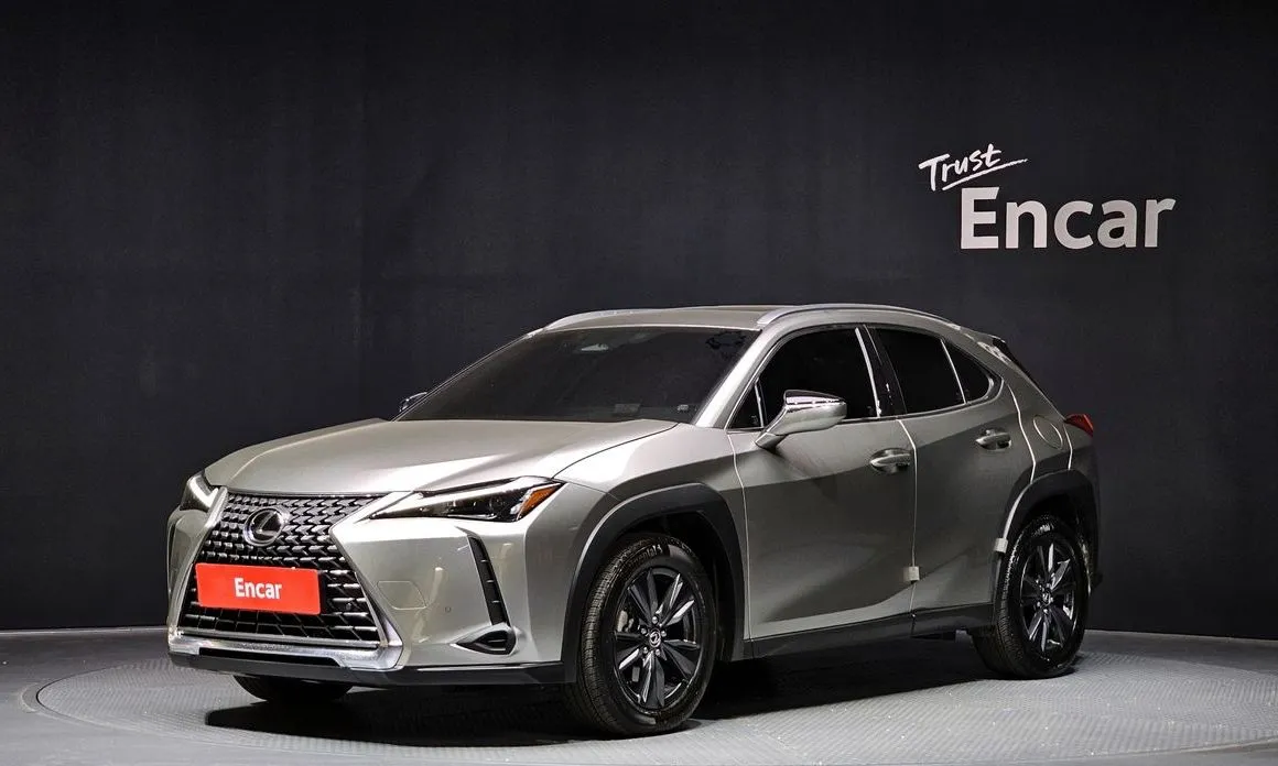 Lexus UX — фото 1