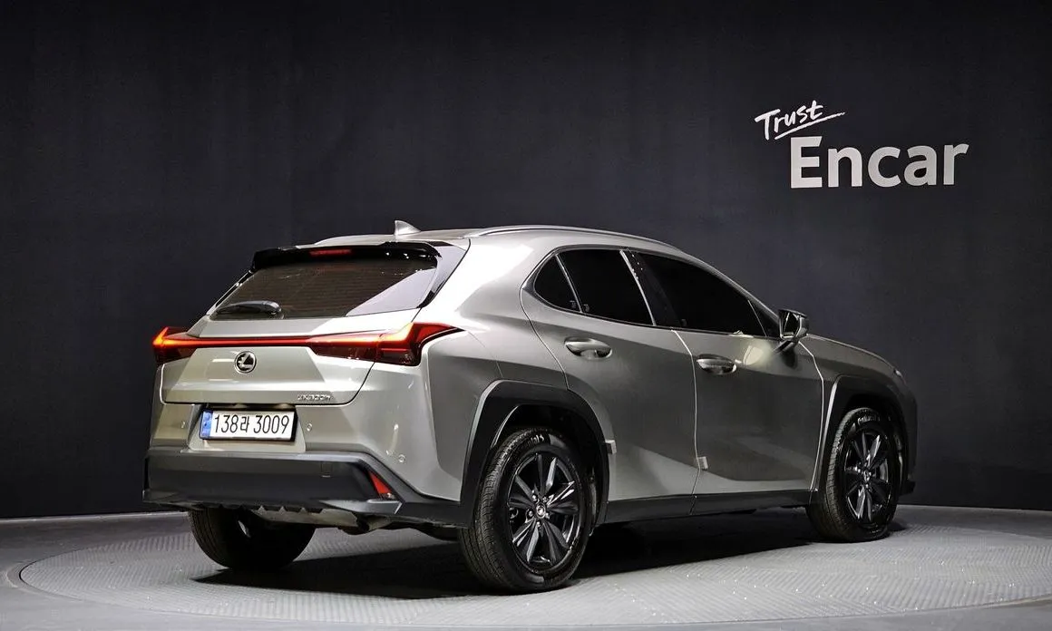 Lexus UX — фото 5