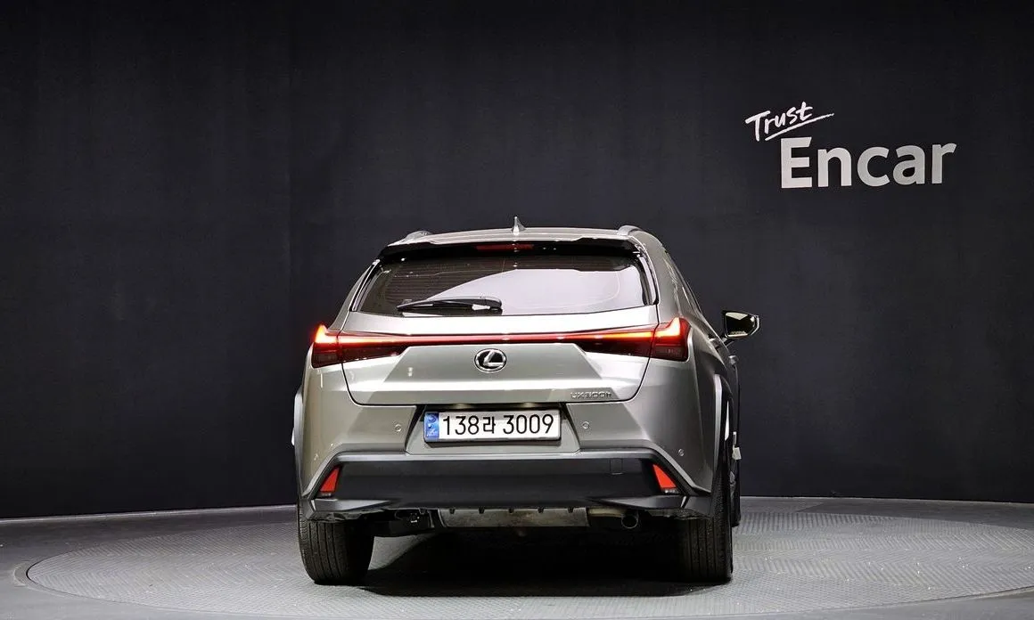 Lexus UX — фото 4