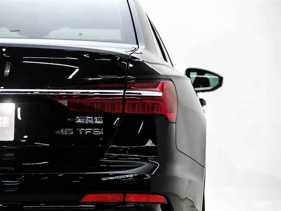 Audi A6L — фото 10