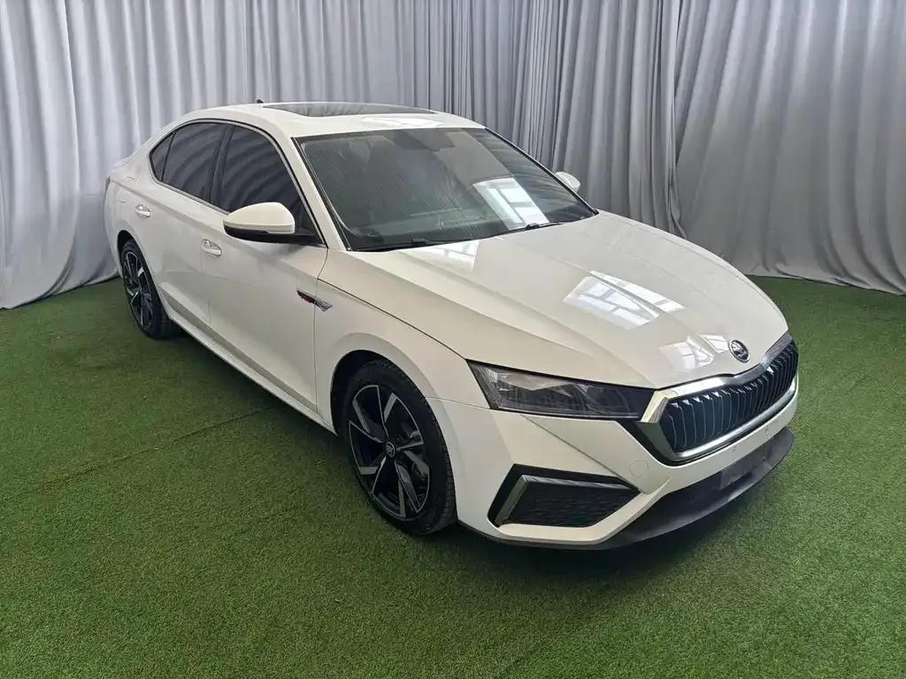 Skoda Octavia — фото 2