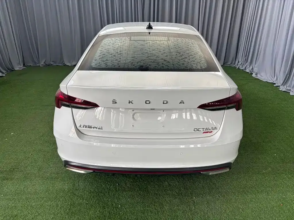 Skoda Octavia — фото 5