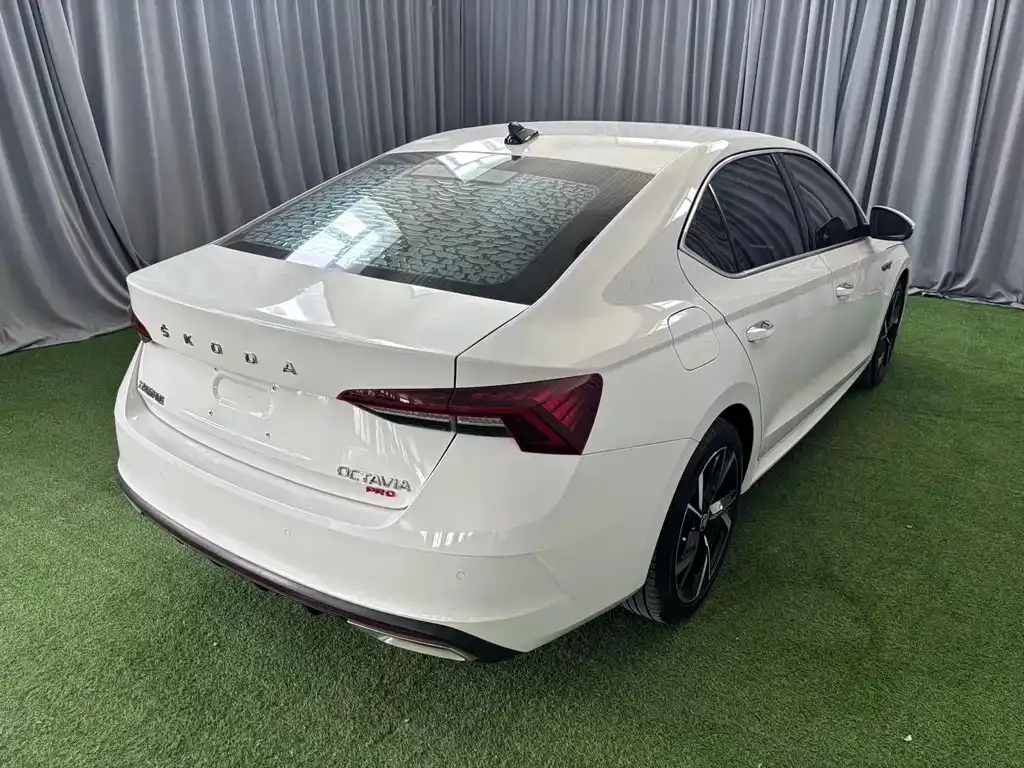 Skoda Octavia — фото 8