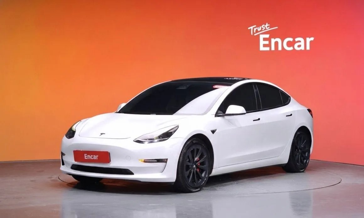 Tesla Model 3 — фото 1