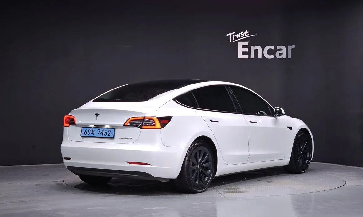 Tesla Model 3 — фото 2