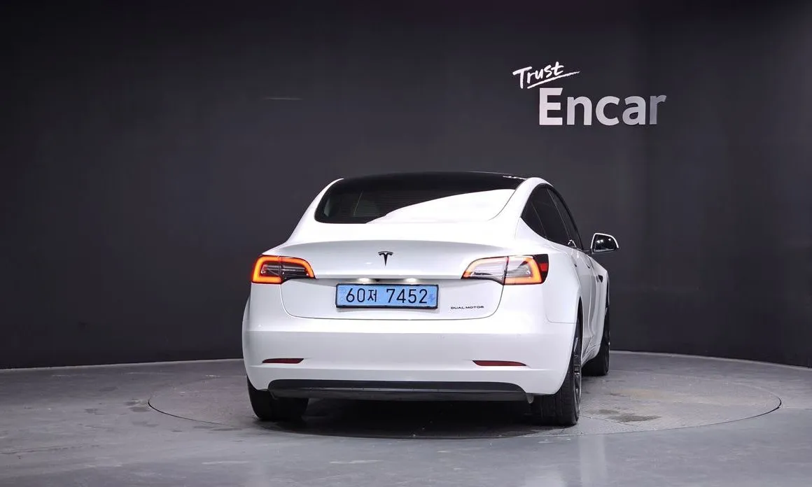 Tesla Model 3 — фото 4