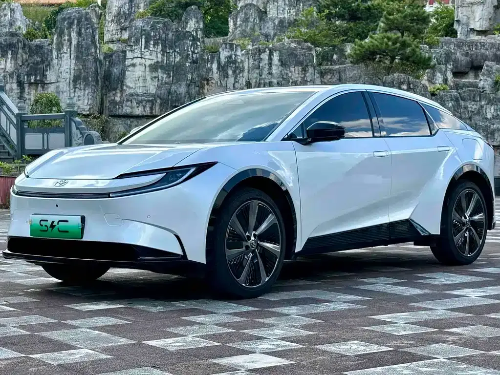 Toyota bZ5 — фото 10