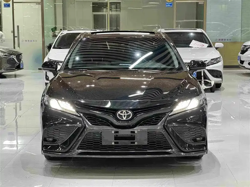 Toyota Camry — фото 7
