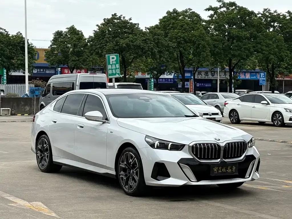 BMW 5 Series — фото 10