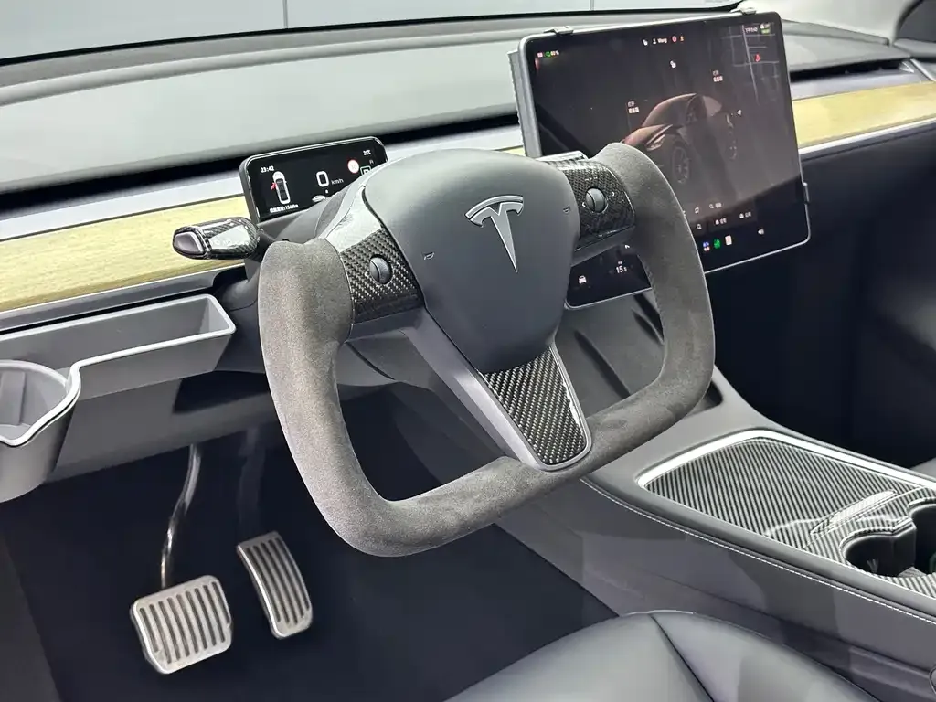 Tesla Model Y — фото 9