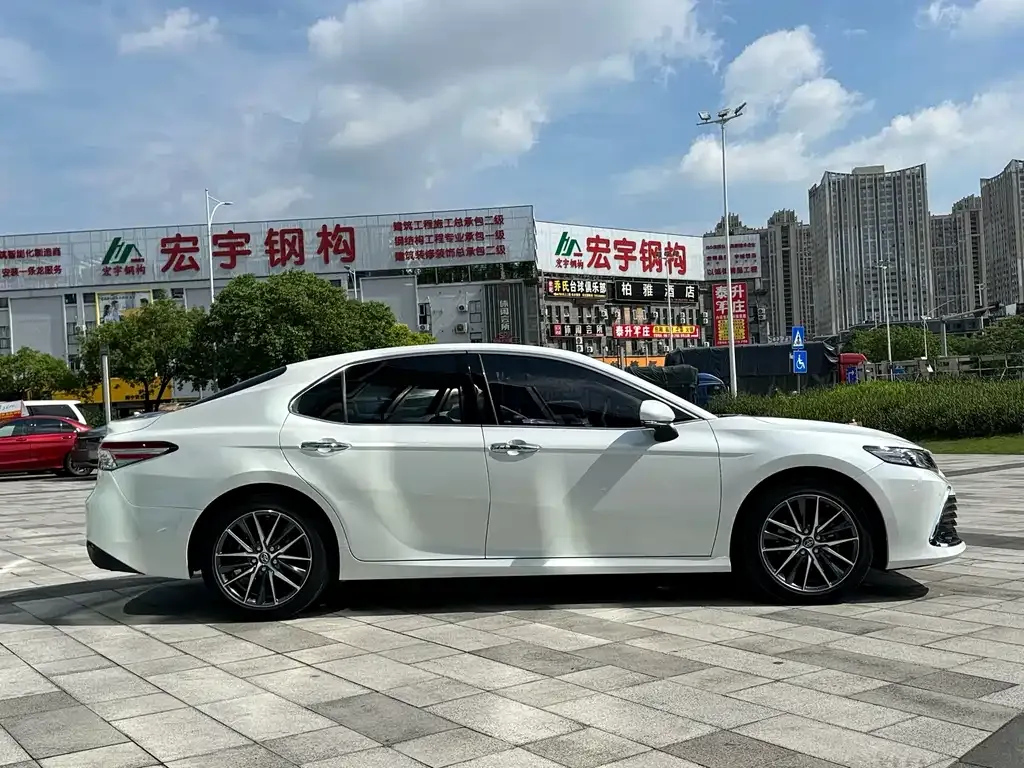 Toyota Camry — фото 5