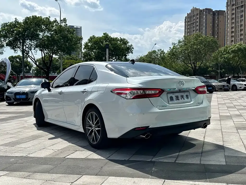Toyota Camry — фото 8