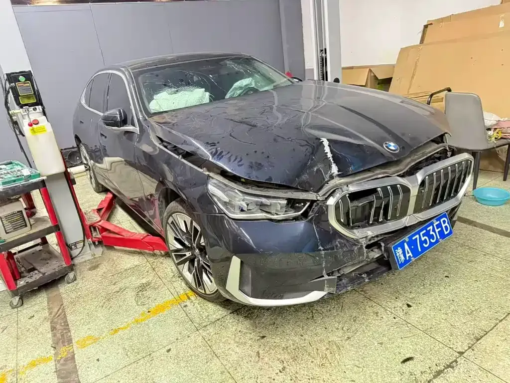 BMW 5 Series — фото 10
