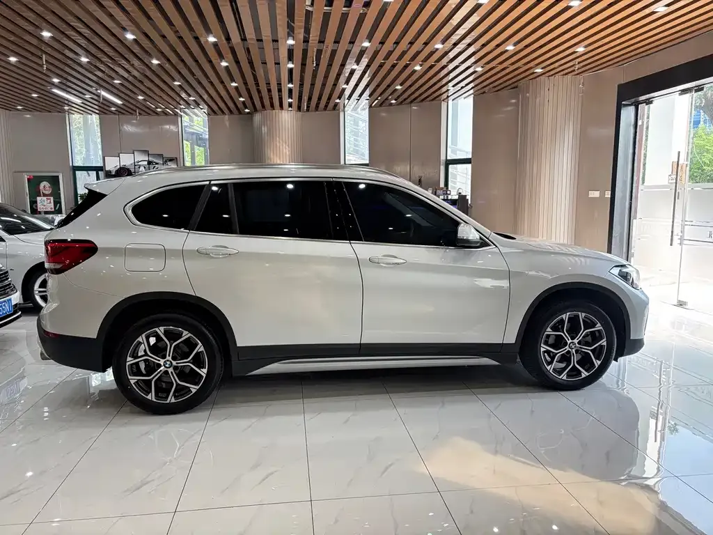 BMW X1 — фото 9