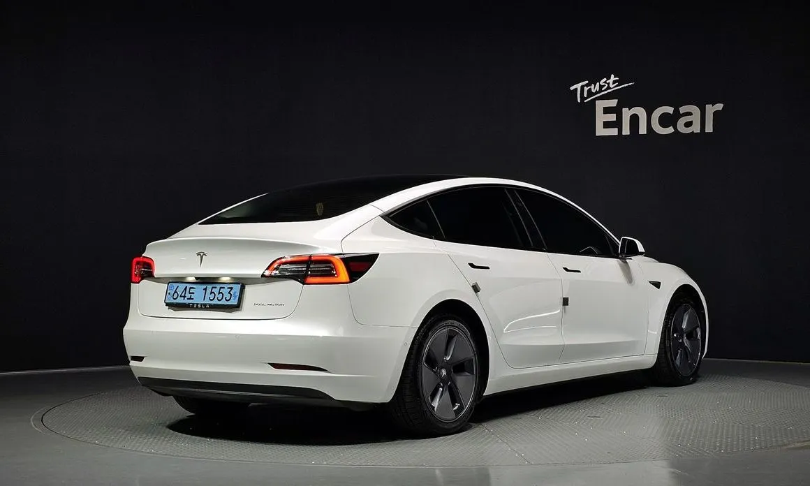 Tesla Model 3 — фото 7