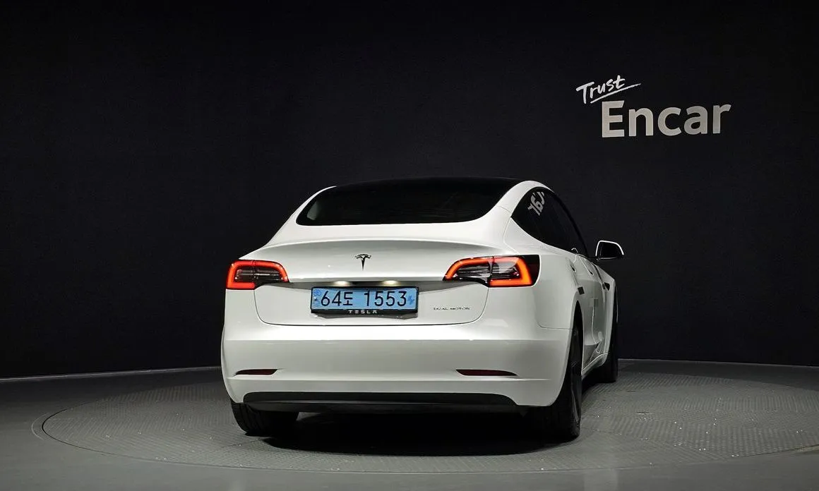 Tesla Model 3 — фото 6