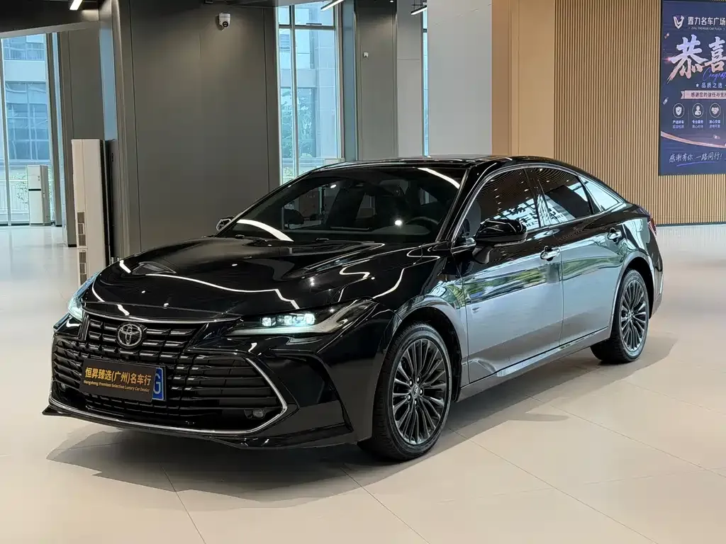 Toyota Avalon — фото 1
