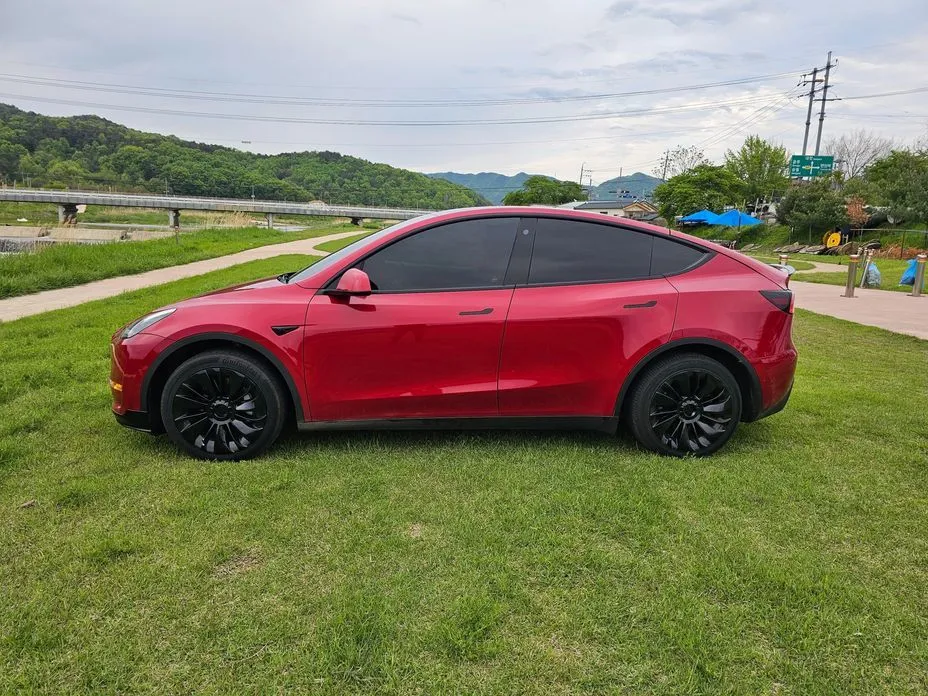 Tesla Model Y — фото 10