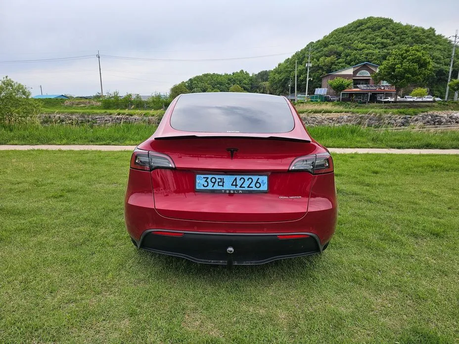 Tesla Model Y — фото 9