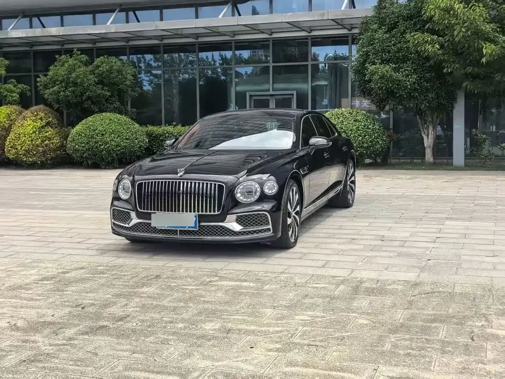 Bentley Flying Spur — фото 1