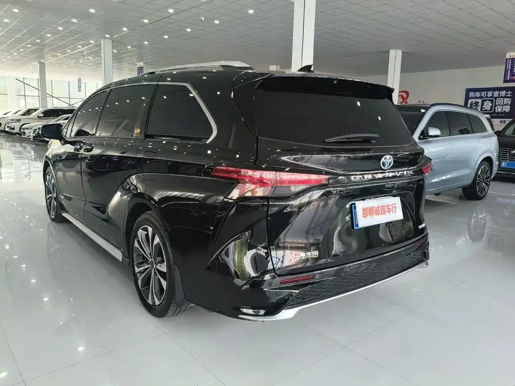 Toyota Granvia — фото 6