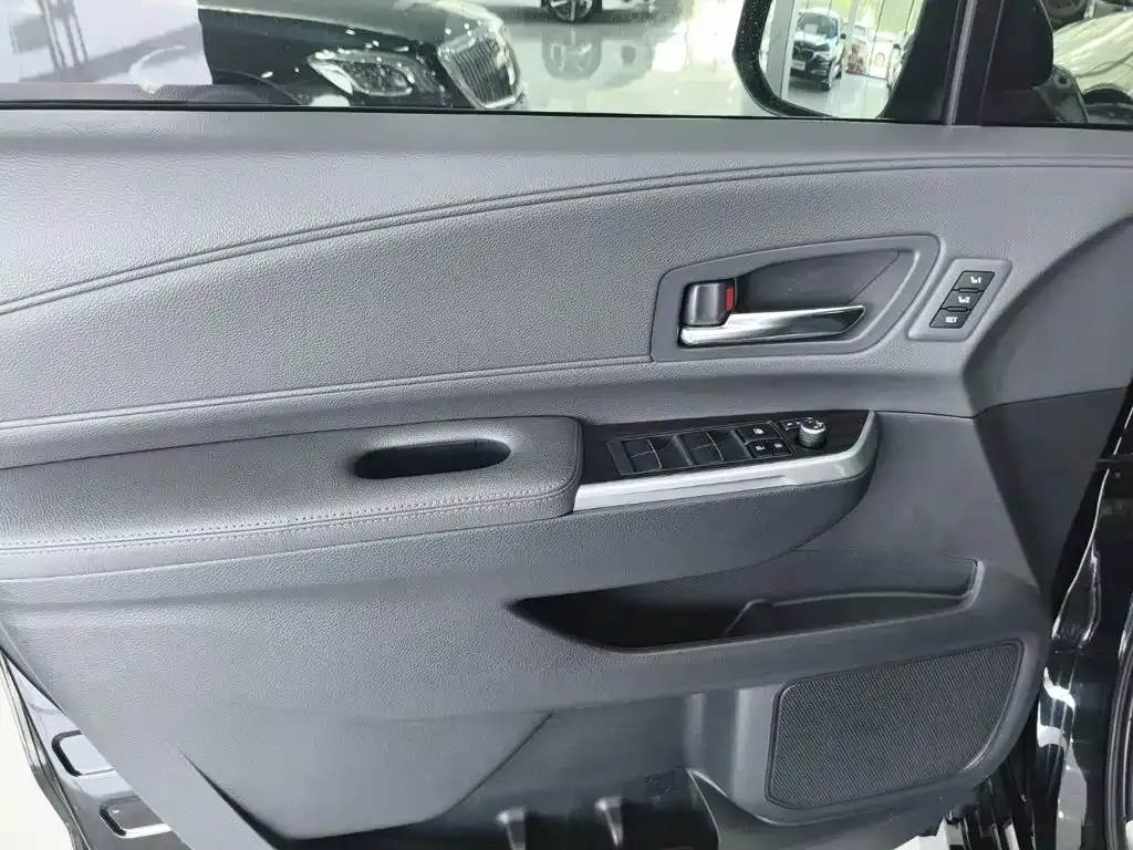 Toyota Granvia — фото 8