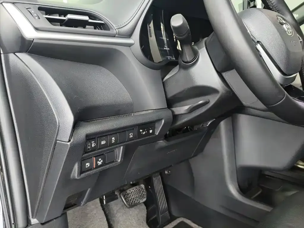 Toyota Granvia — фото 7