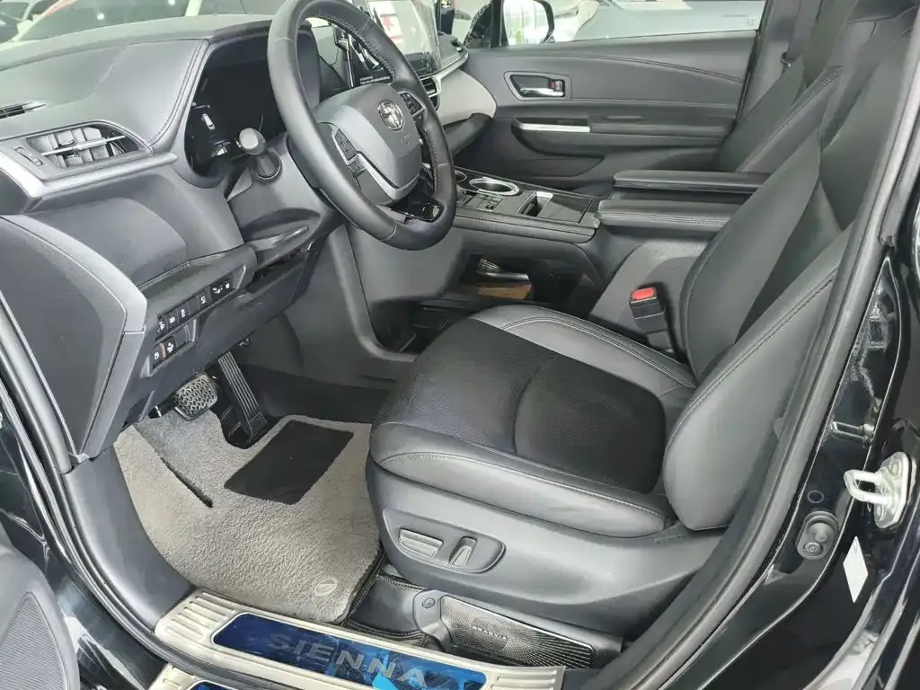 Toyota Granvia — фото 3