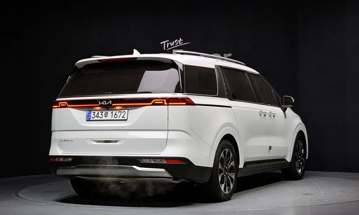 Kia Carnival — фото 4