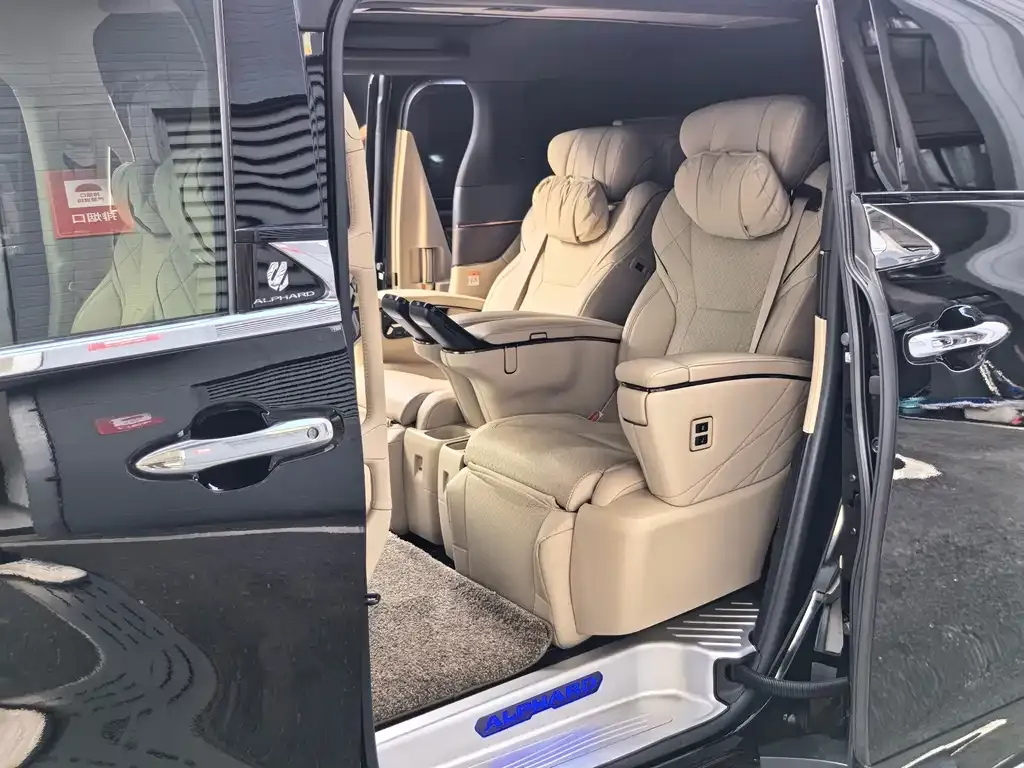 Toyota Alphard — фото 3