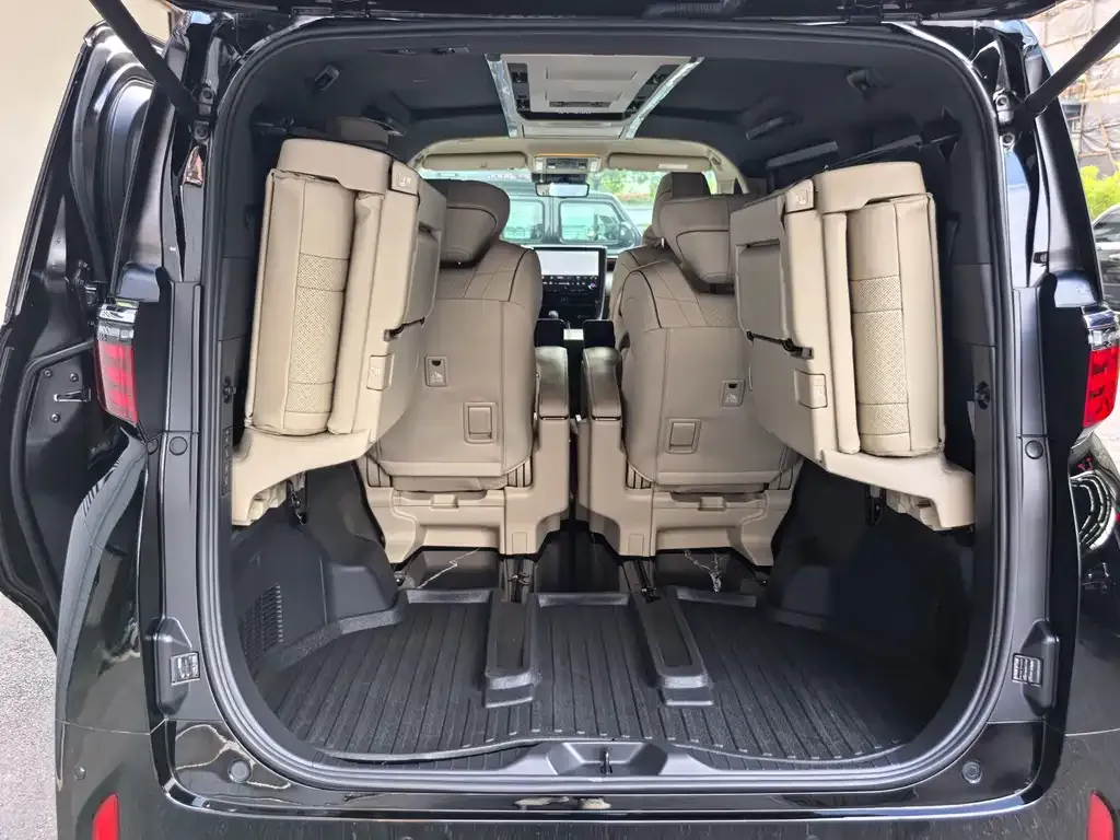 Toyota Alphard — фото 6