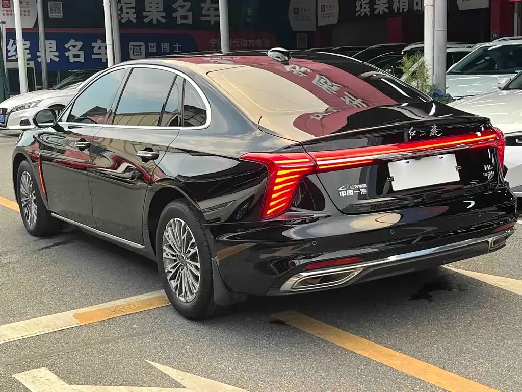 Hongqi H5 — фото 10