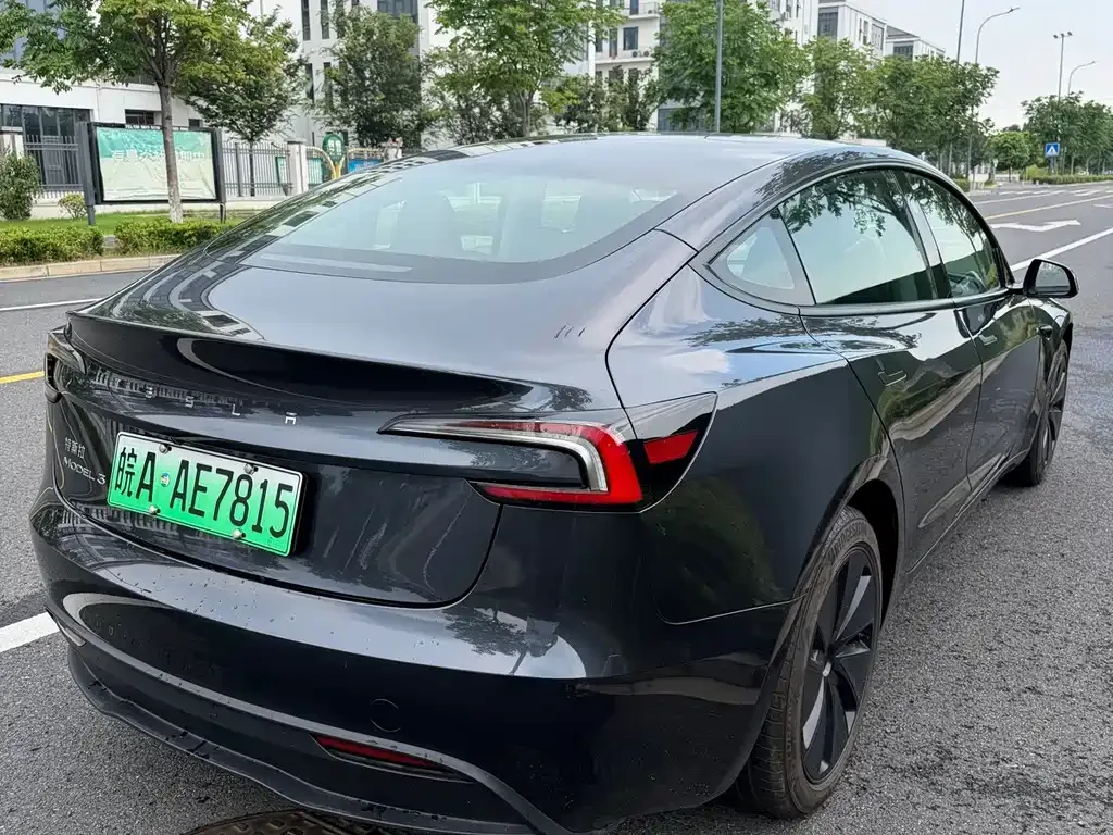 Tesla Model 3 — фото 9