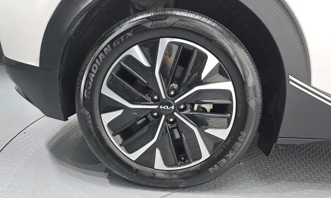 Kia EV6 — фото 8