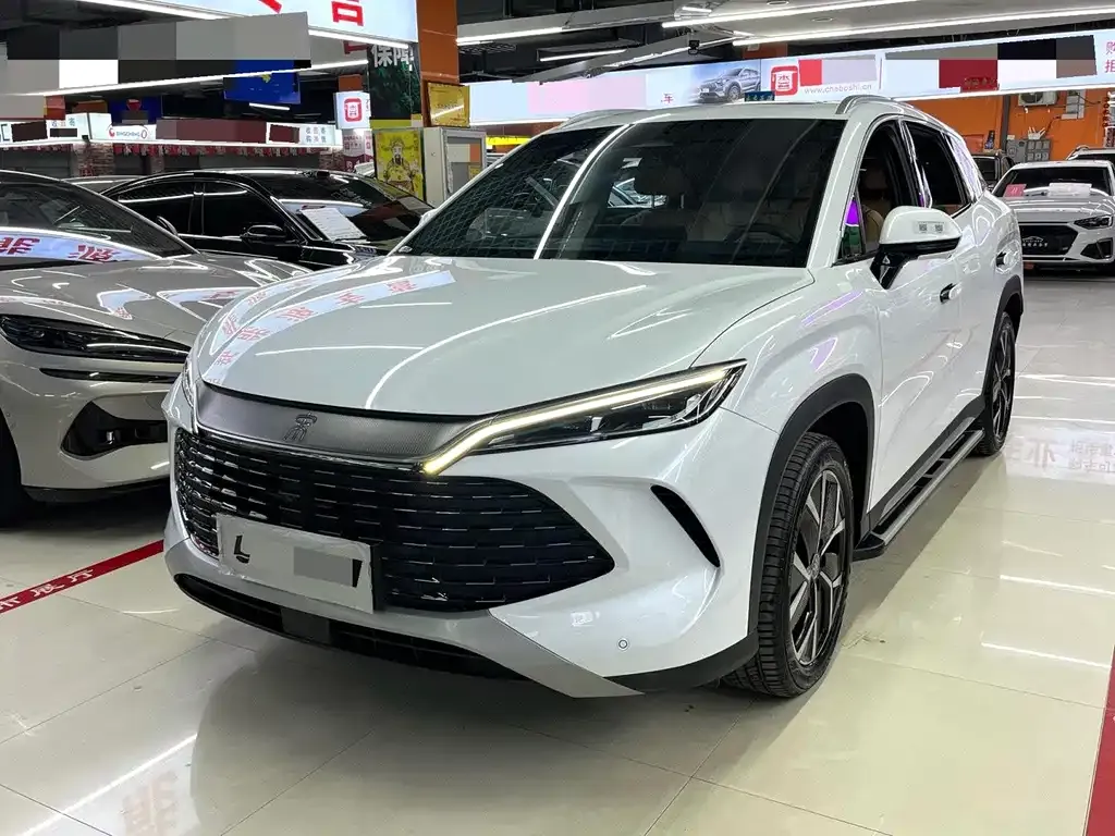 BYD L DM-i — фото 1