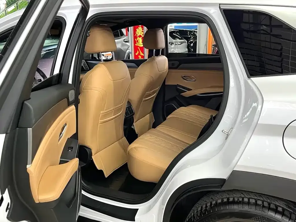 BYD L DM-i — фото 4