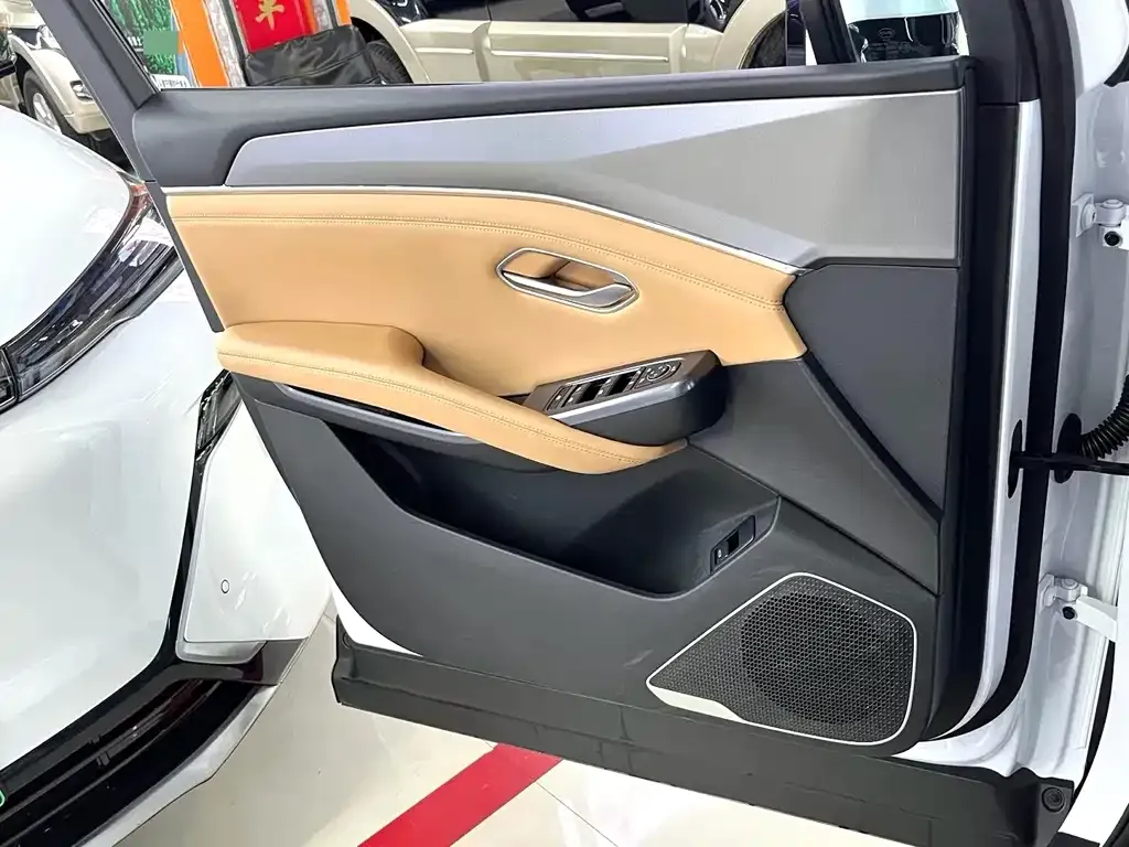 BYD L DM-i — фото 2