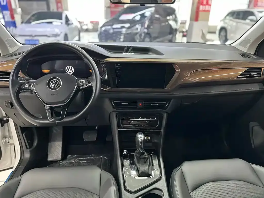 Volkswagen Tharu — фото 6