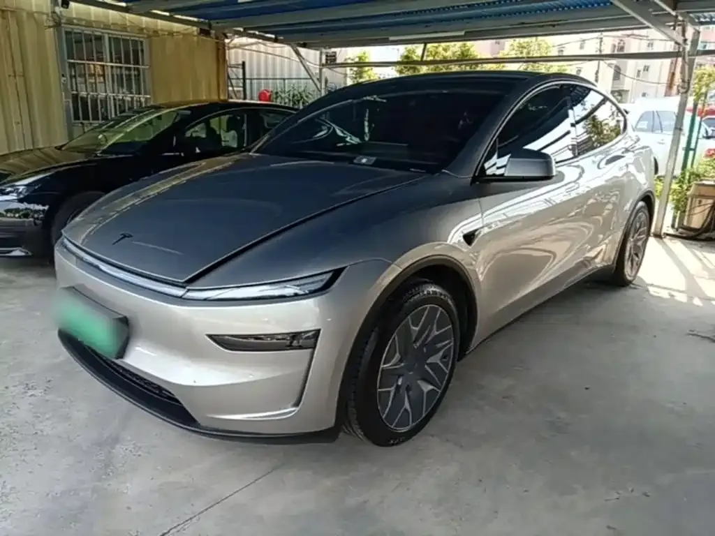 Tesla Model Y L — фото 4